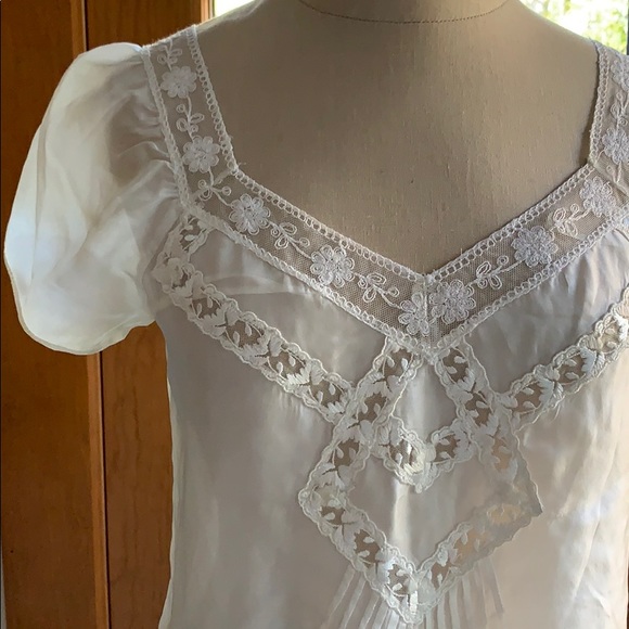 Rebecca Taylor Delicate Silk Ivory Lace Trimmed Top, size 4 - Picture 10 of 12